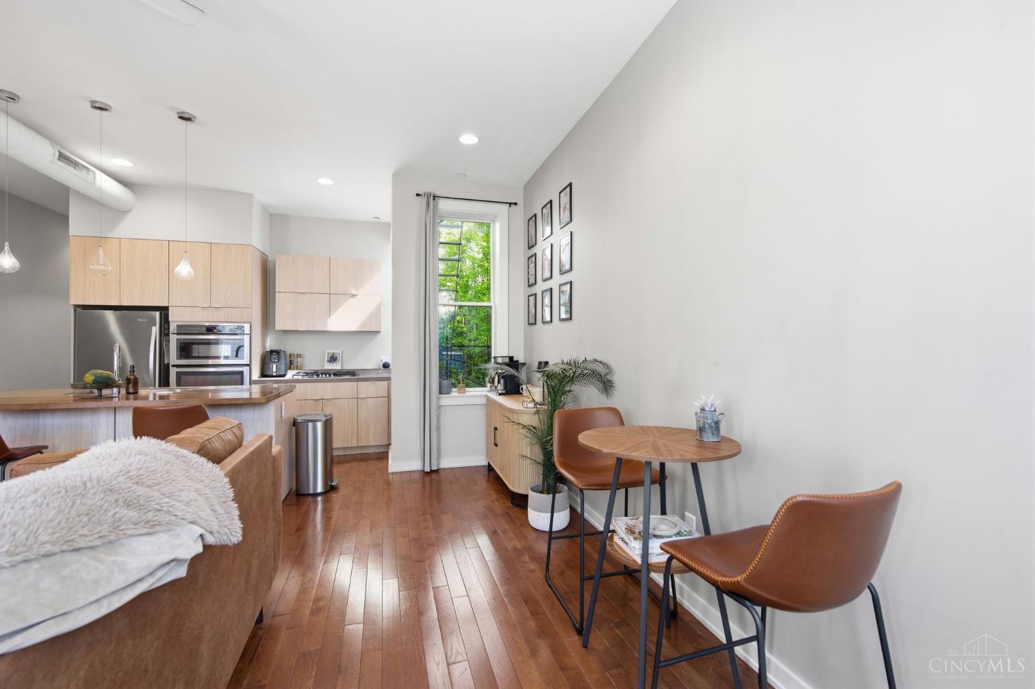 122 W Fifteenth St 222
