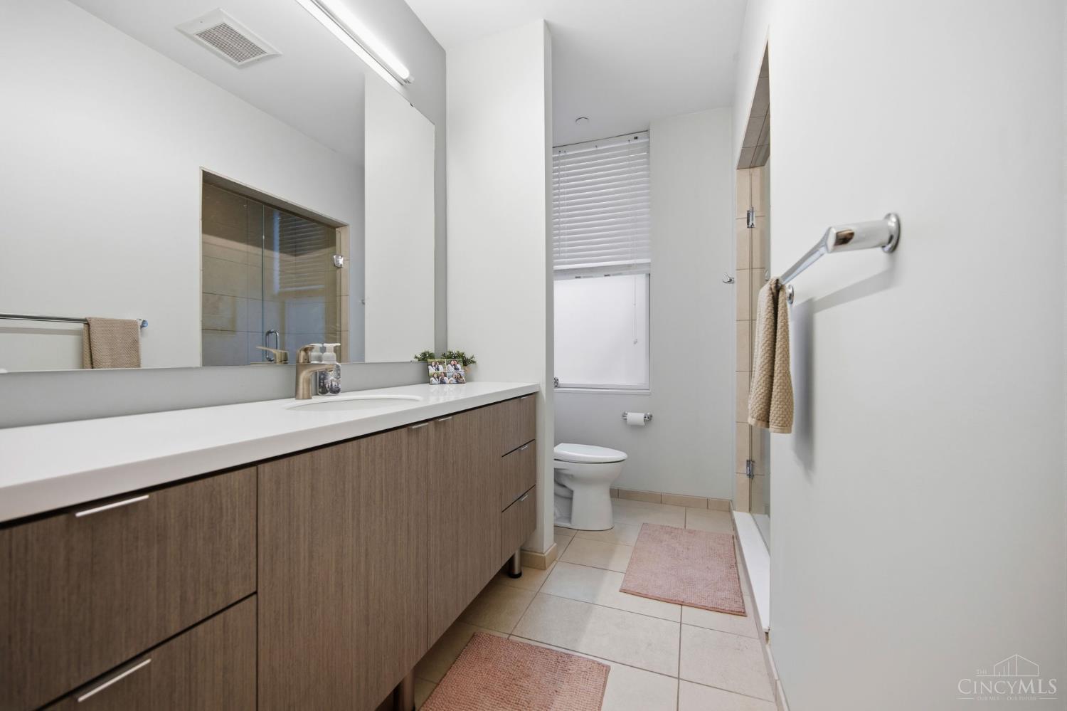 122 W Fifteenth St 222