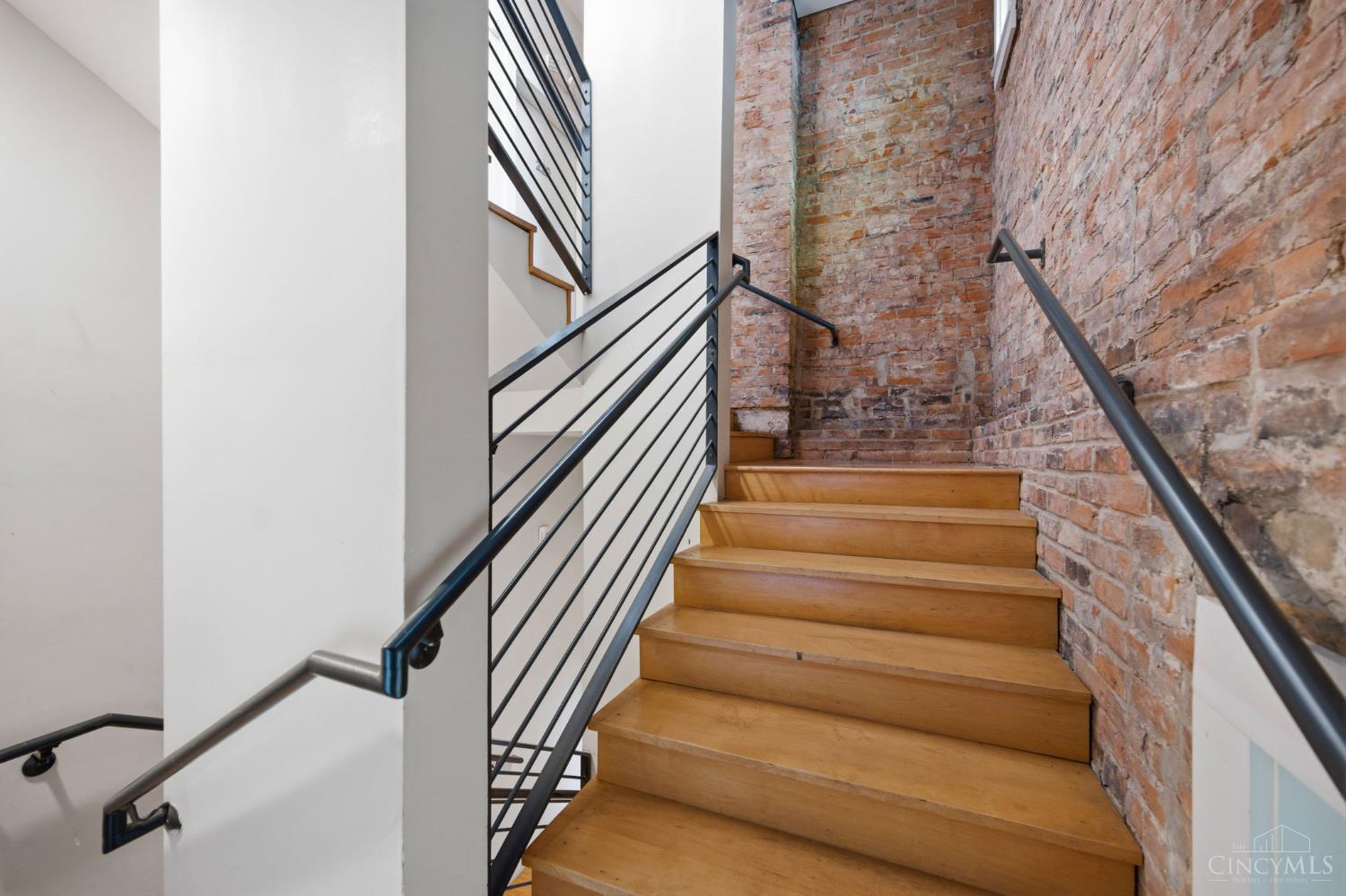 122 W Fifteenth St 222
