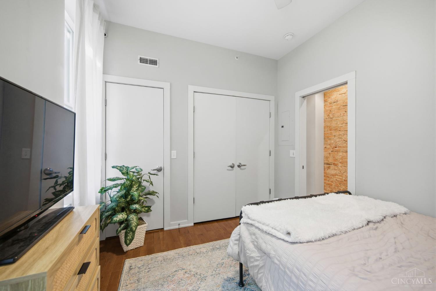 122 W Fifteenth St 222