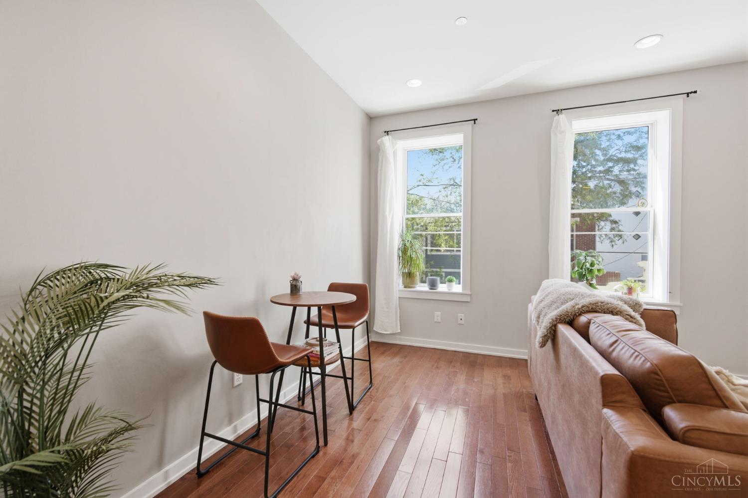 122 W Fifteenth St 222
