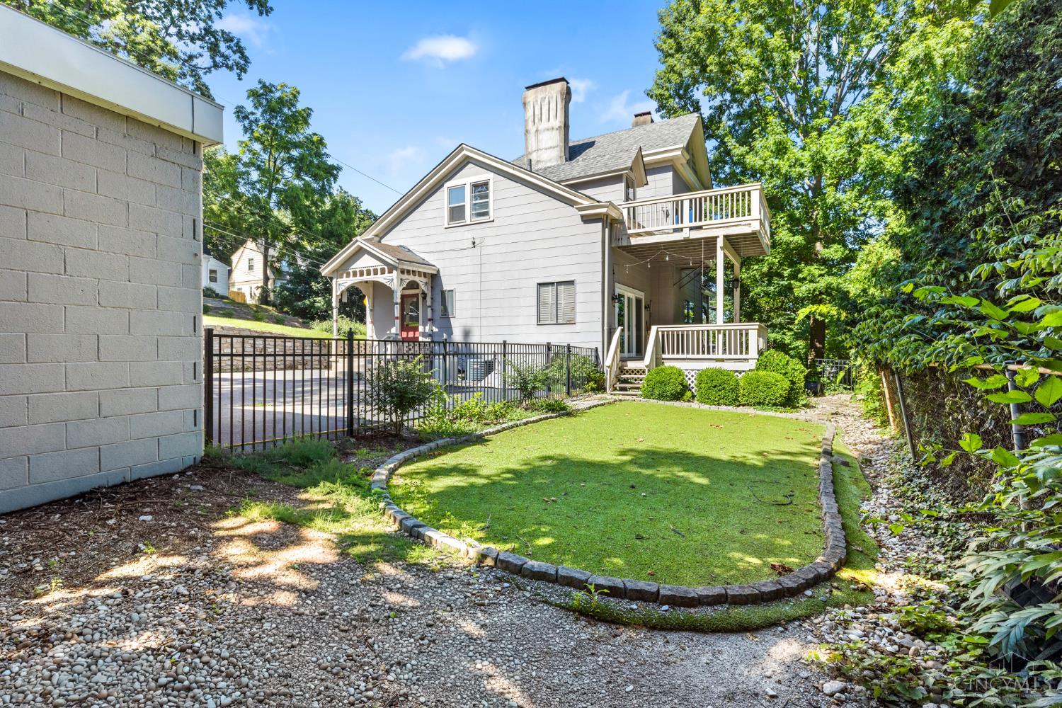 1 Moyer Place