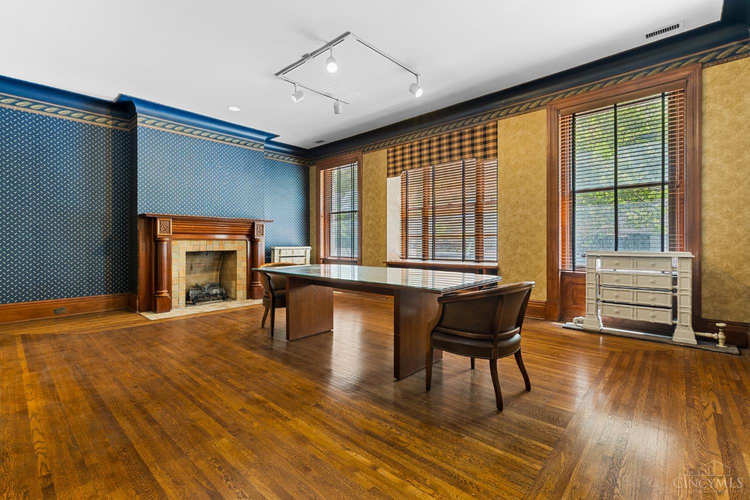 22 W 9th Street