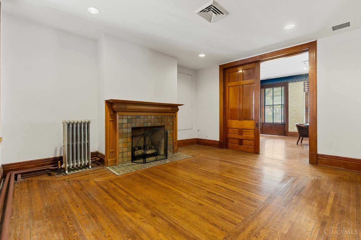 22 W 9th Street