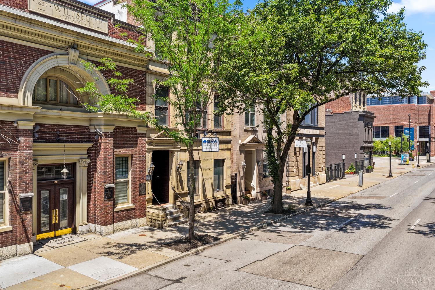 22 W 9th Street