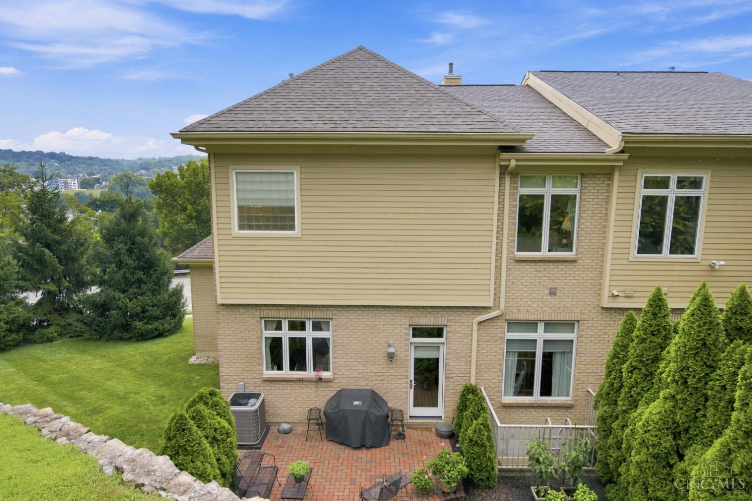 1498 Riverside Drive