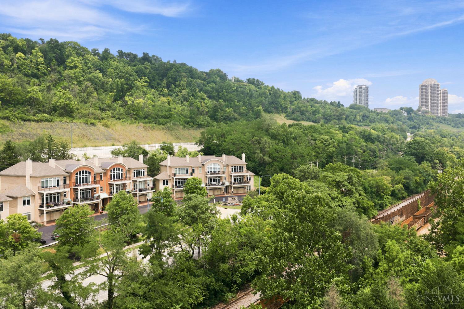 1498 Riverside Drive