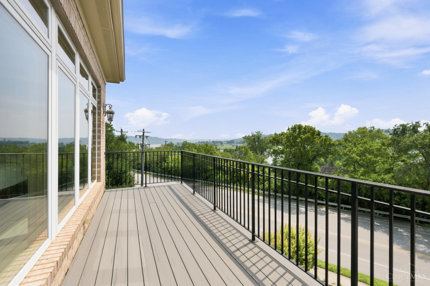 1498 Riverside Drive
