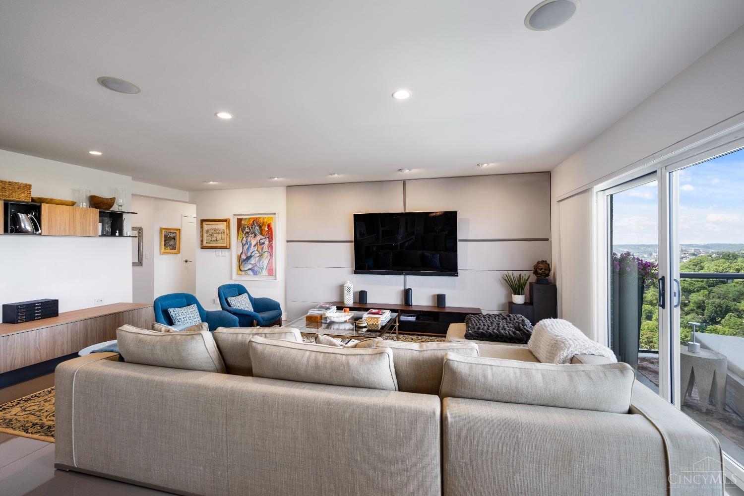 2200 Victory Parkway Unit: 2104