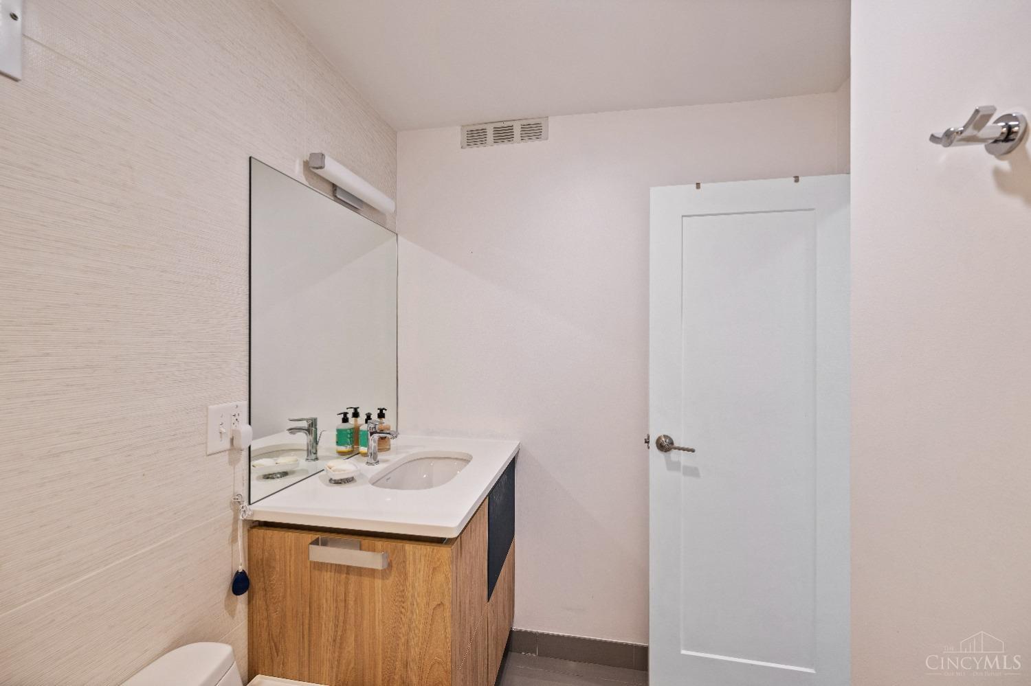 2200 Victory Parkway Unit: 2104