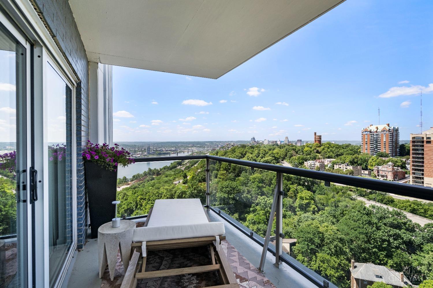 2200 Victory Parkway Unit: 2104