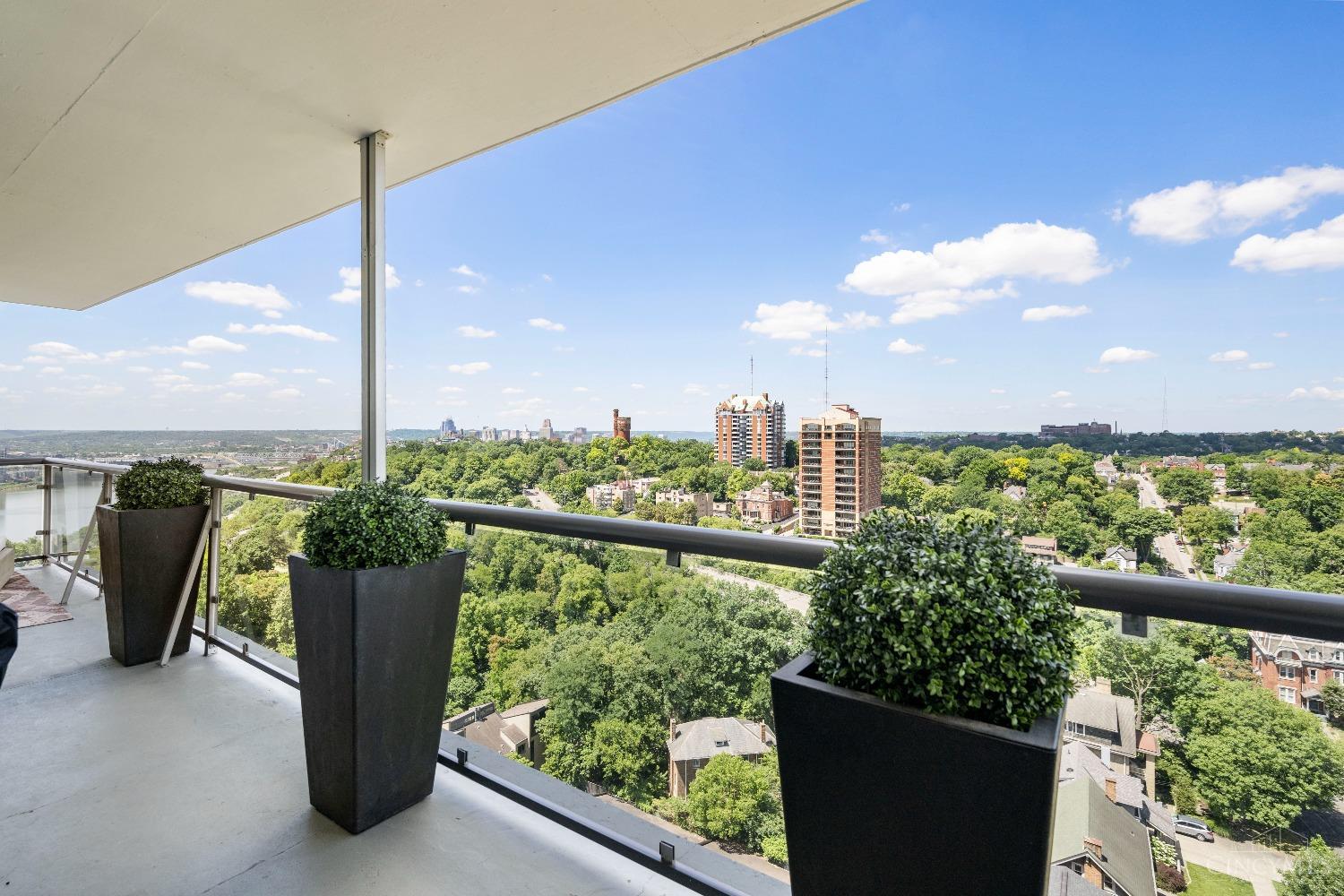 2200 Victory Parkway Unit: 2104