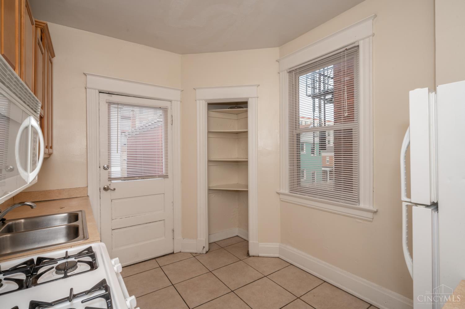 221 E Rochelle Street