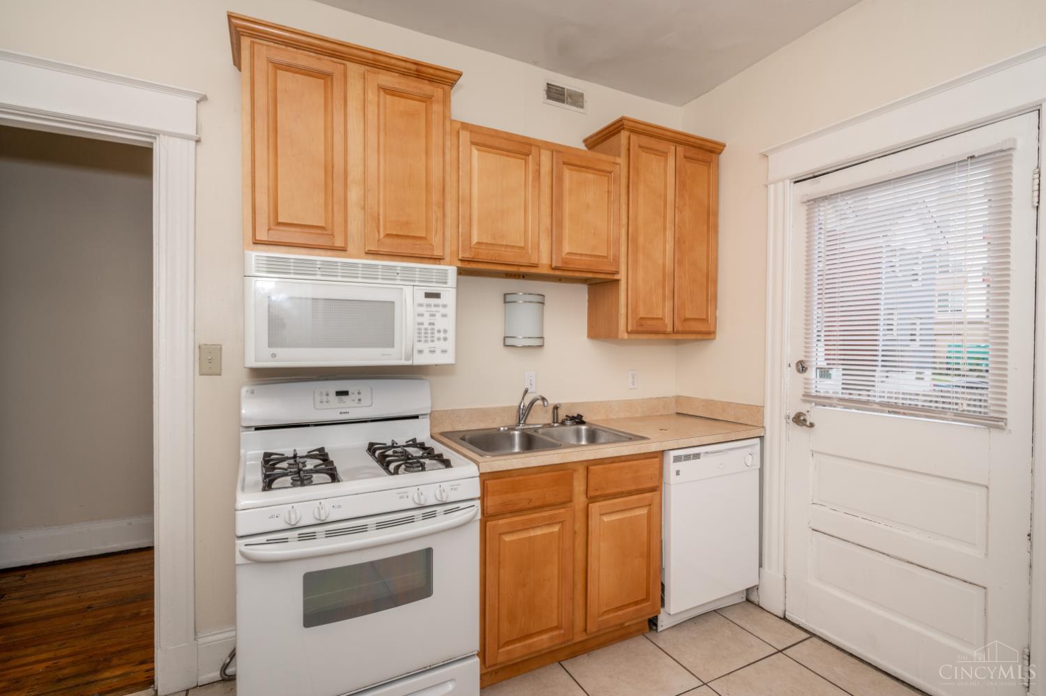 221 E Rochelle Street