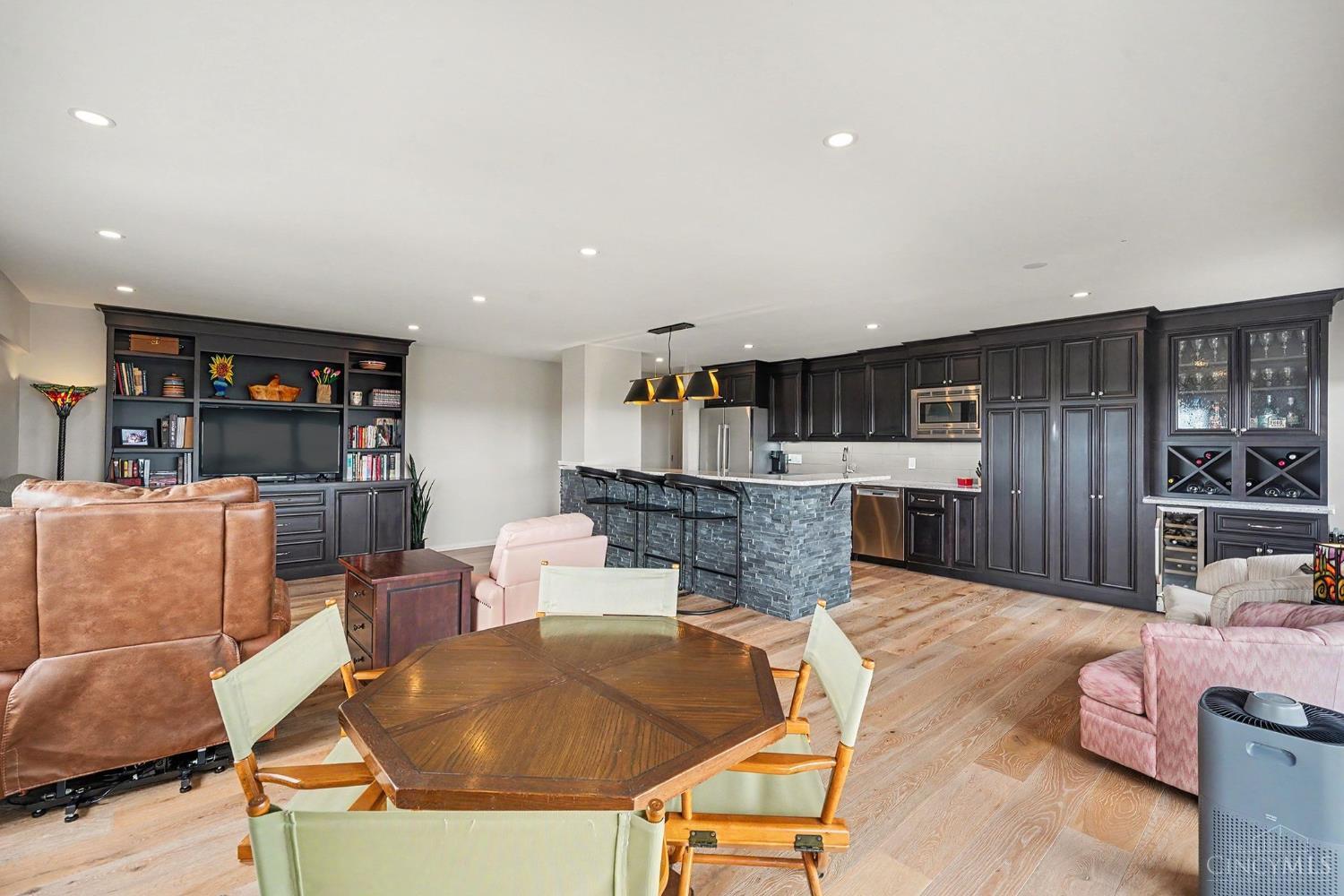 2200 Victory Parkway Unit: 1607