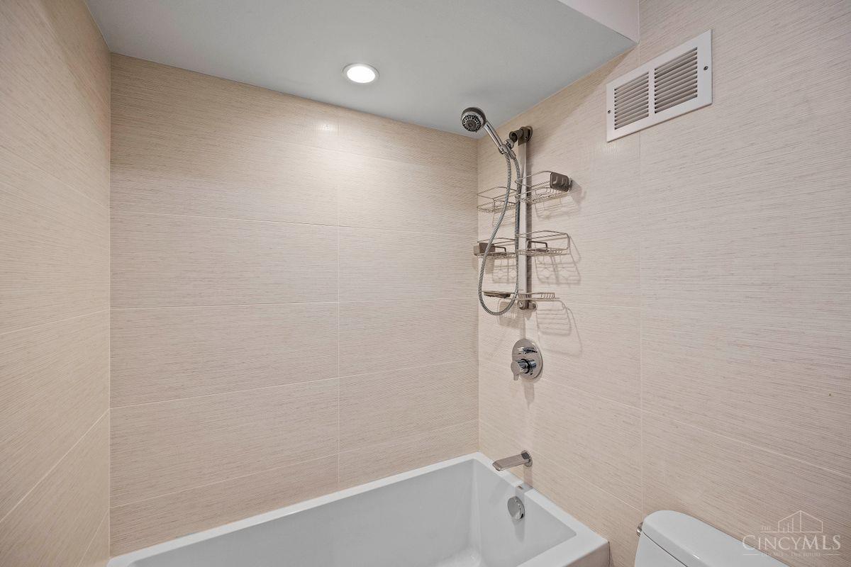 2200 Victory Parkway Unit: 2104