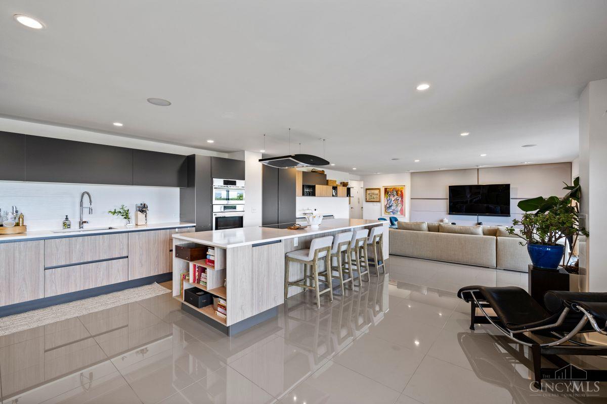 2200 Victory Parkway Unit: 2104
