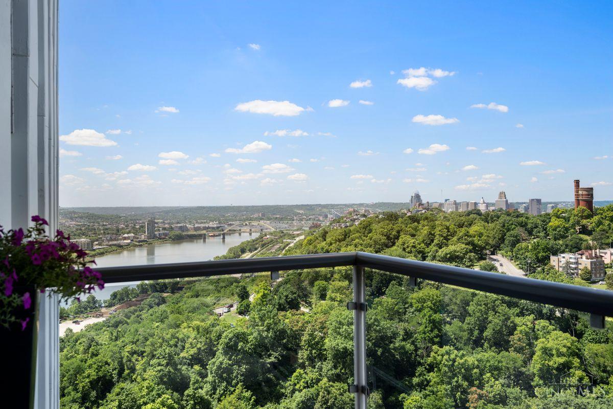 2200 Victory Parkway Unit: 2104
