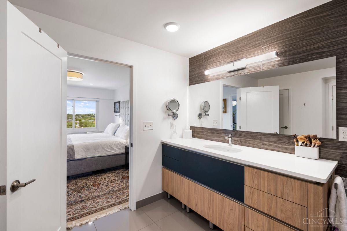 2200 Victory Parkway Unit: 2104