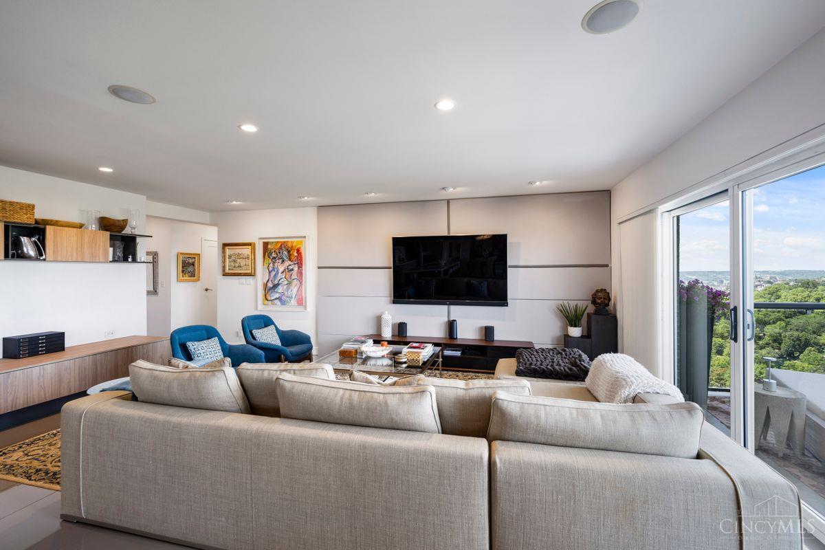 2200 Victory Parkway Unit: 2104