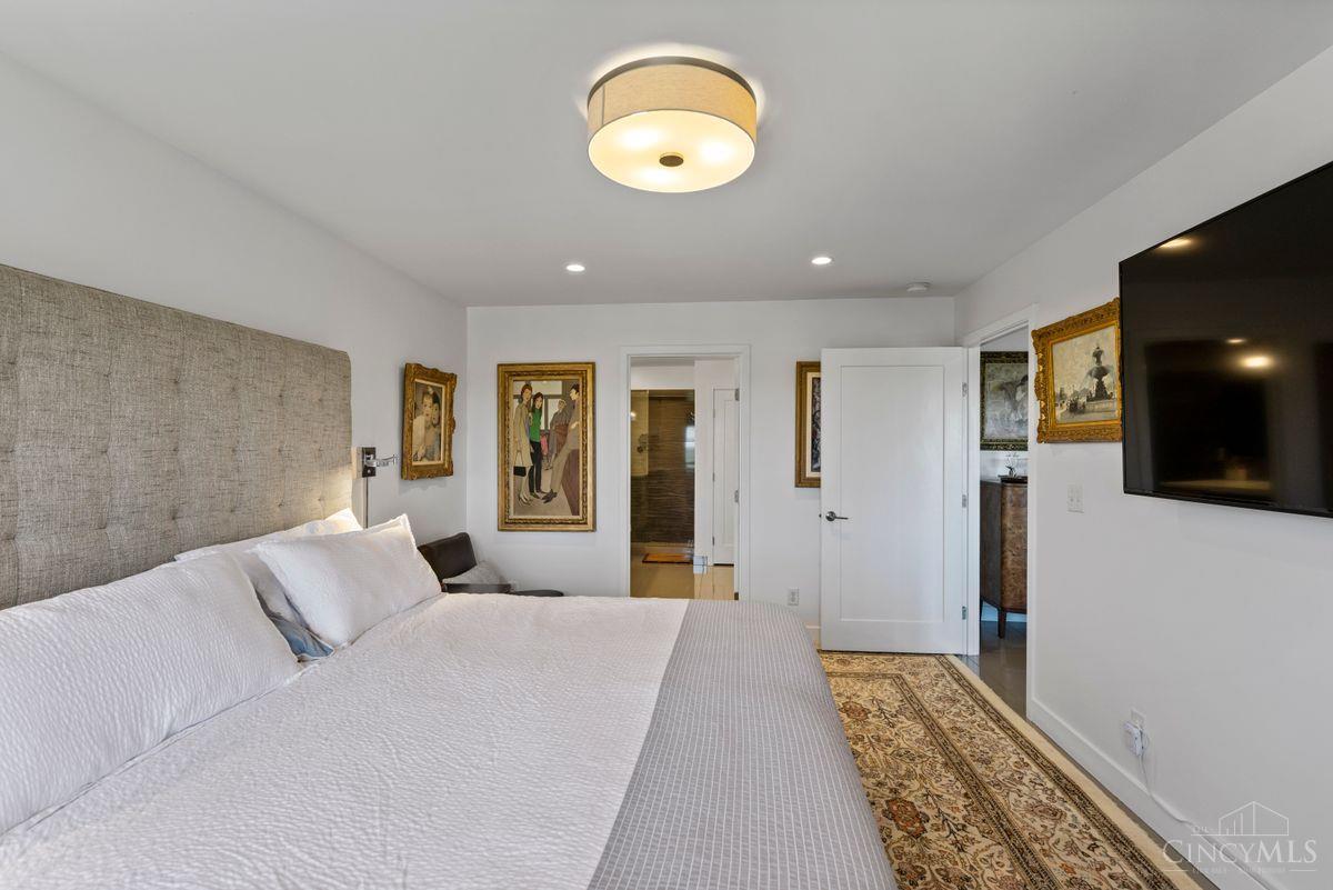 2200 Victory Parkway Unit: 2104