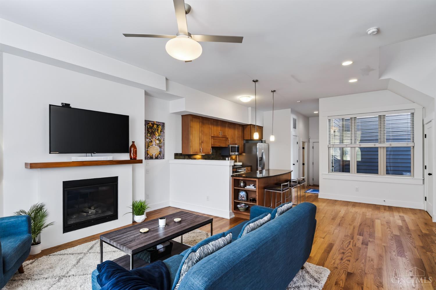 1437 Pleasant Street