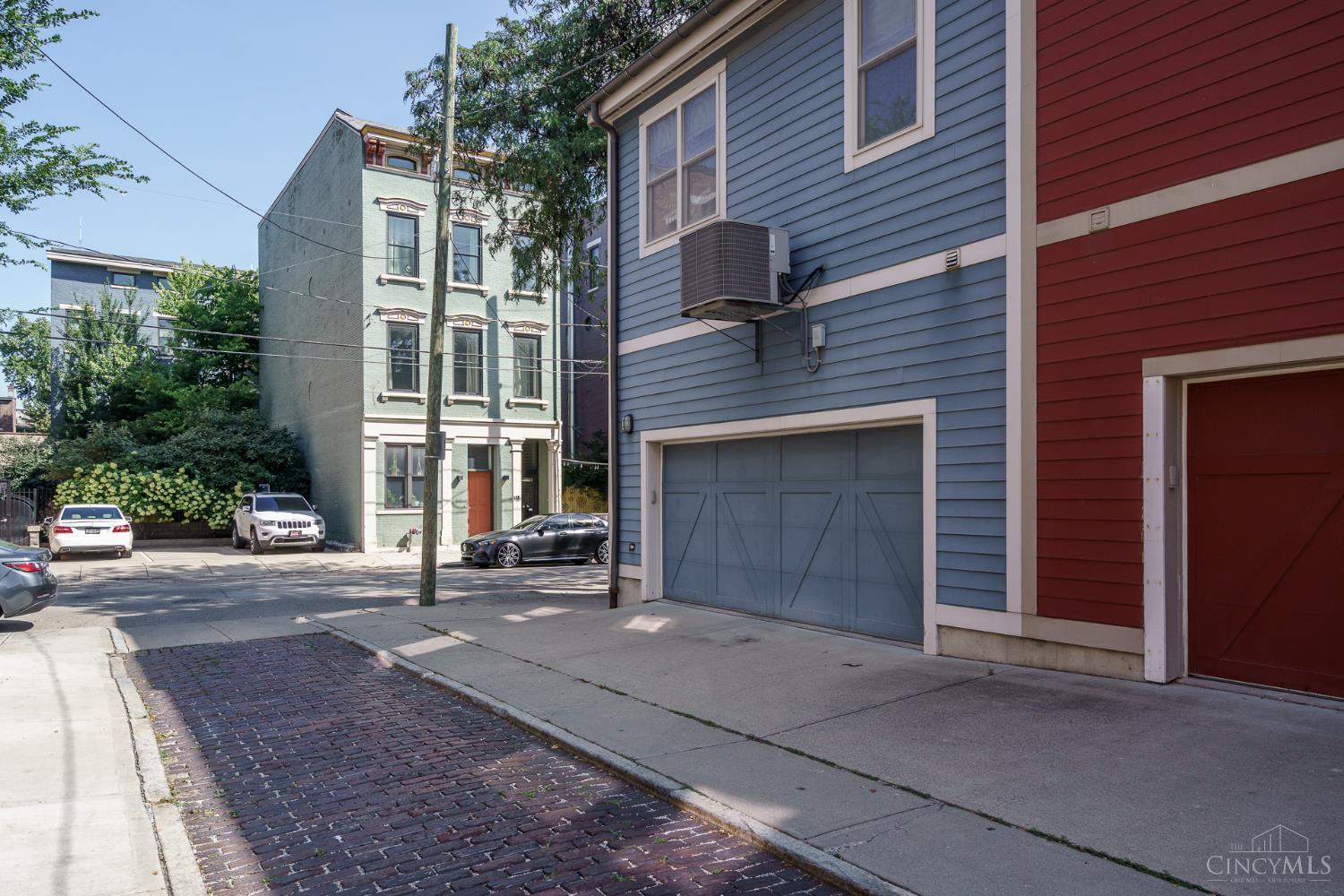 1437 Pleasant Street