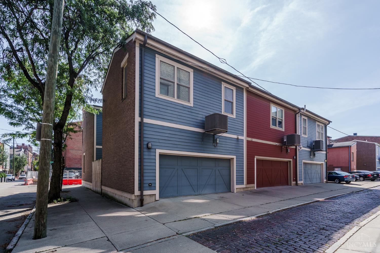 1437 Pleasant Street