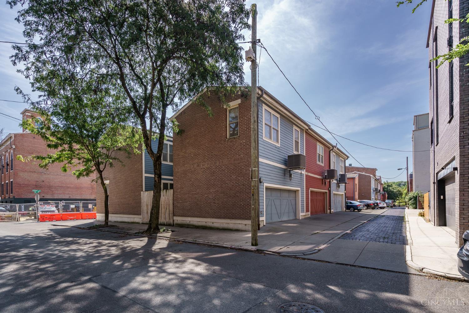 1437 Pleasant Street