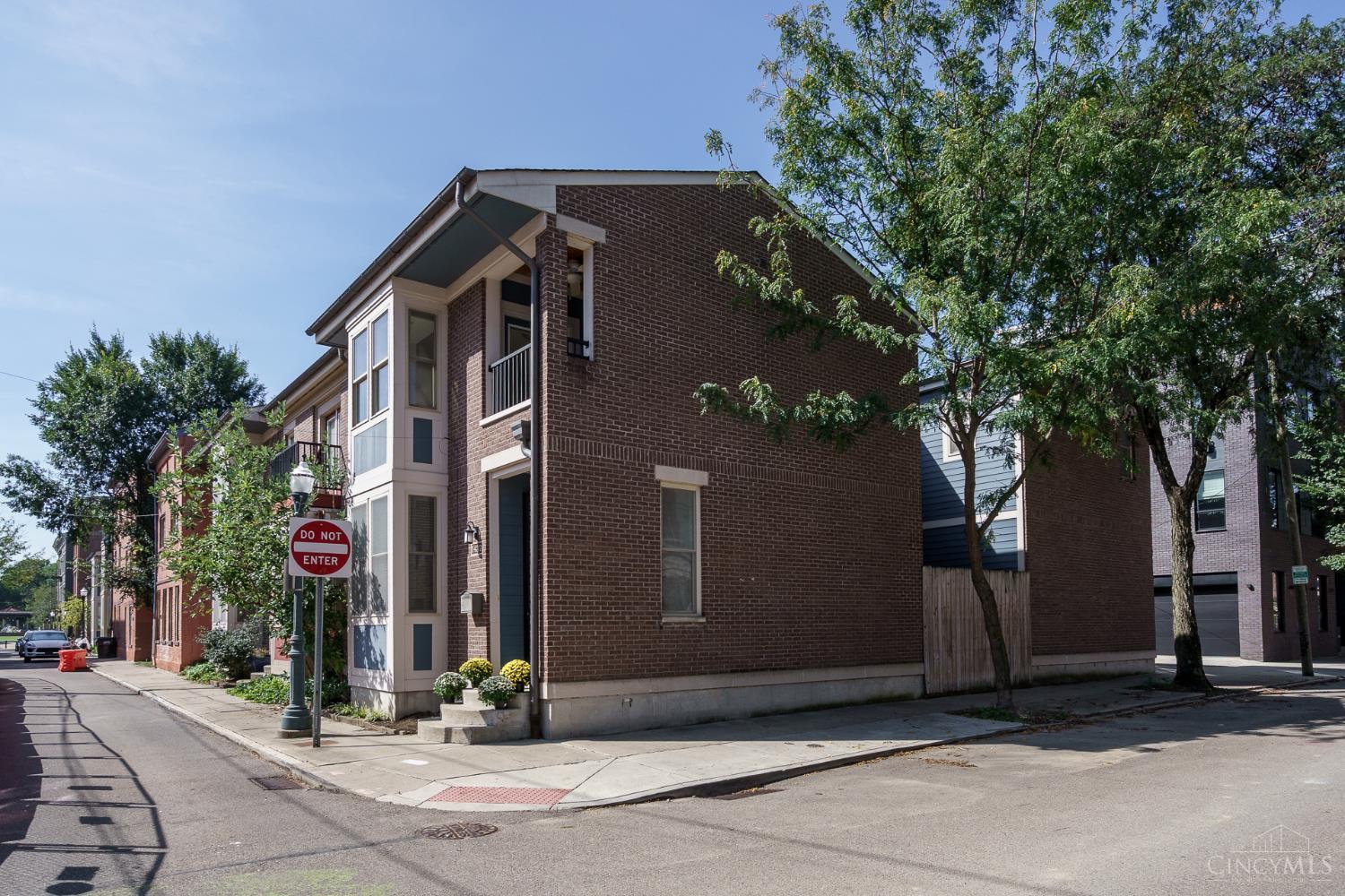 1437 Pleasant Street
