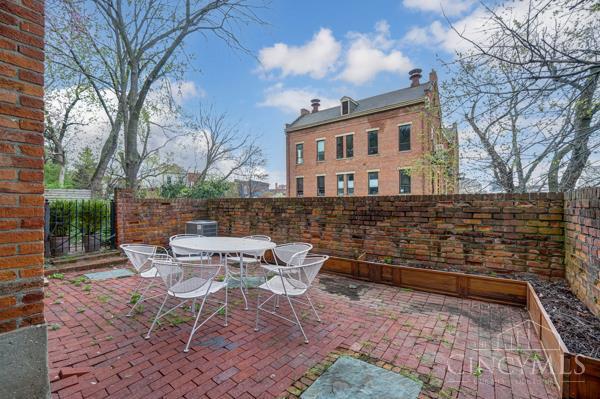 413 Milton Street Unit: 1
