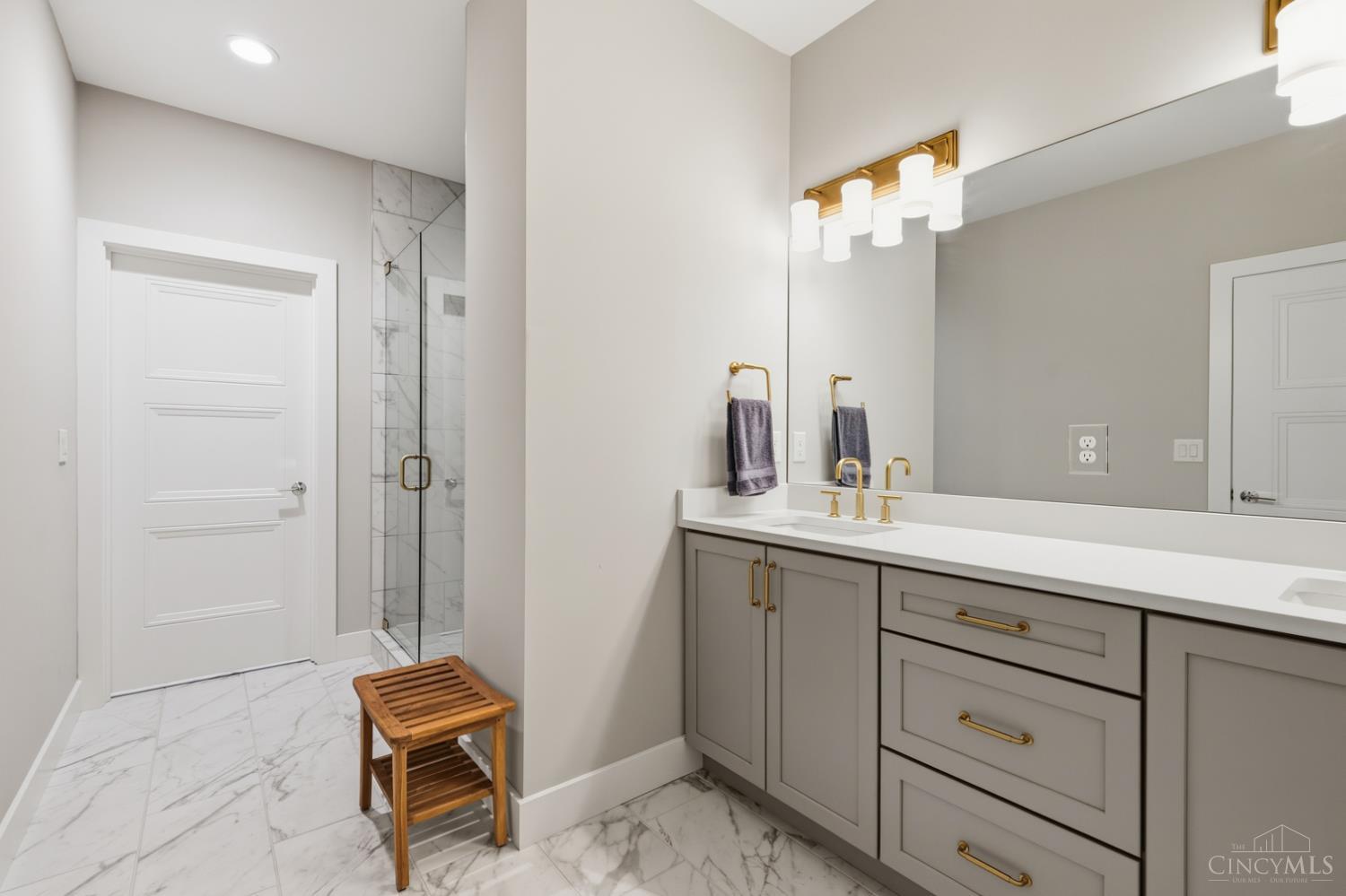4252 Parkview Drive Unit: 1B