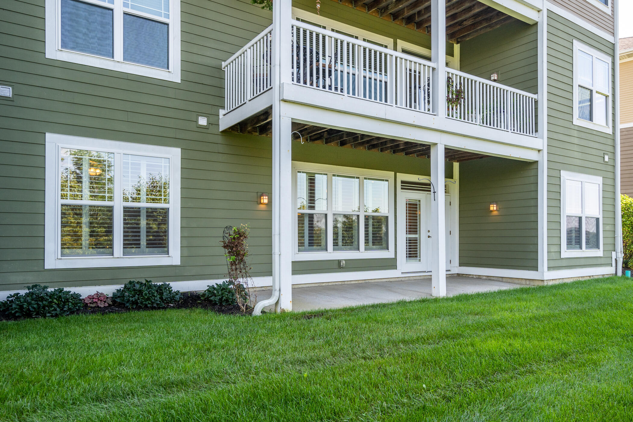 422 Riverpointe Drive, 2