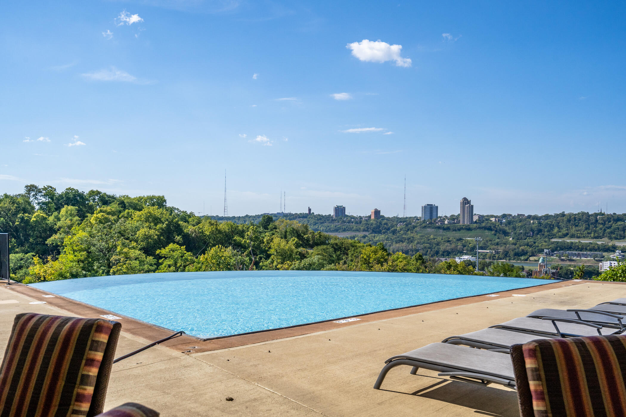 422 Riverpointe Drive, 2