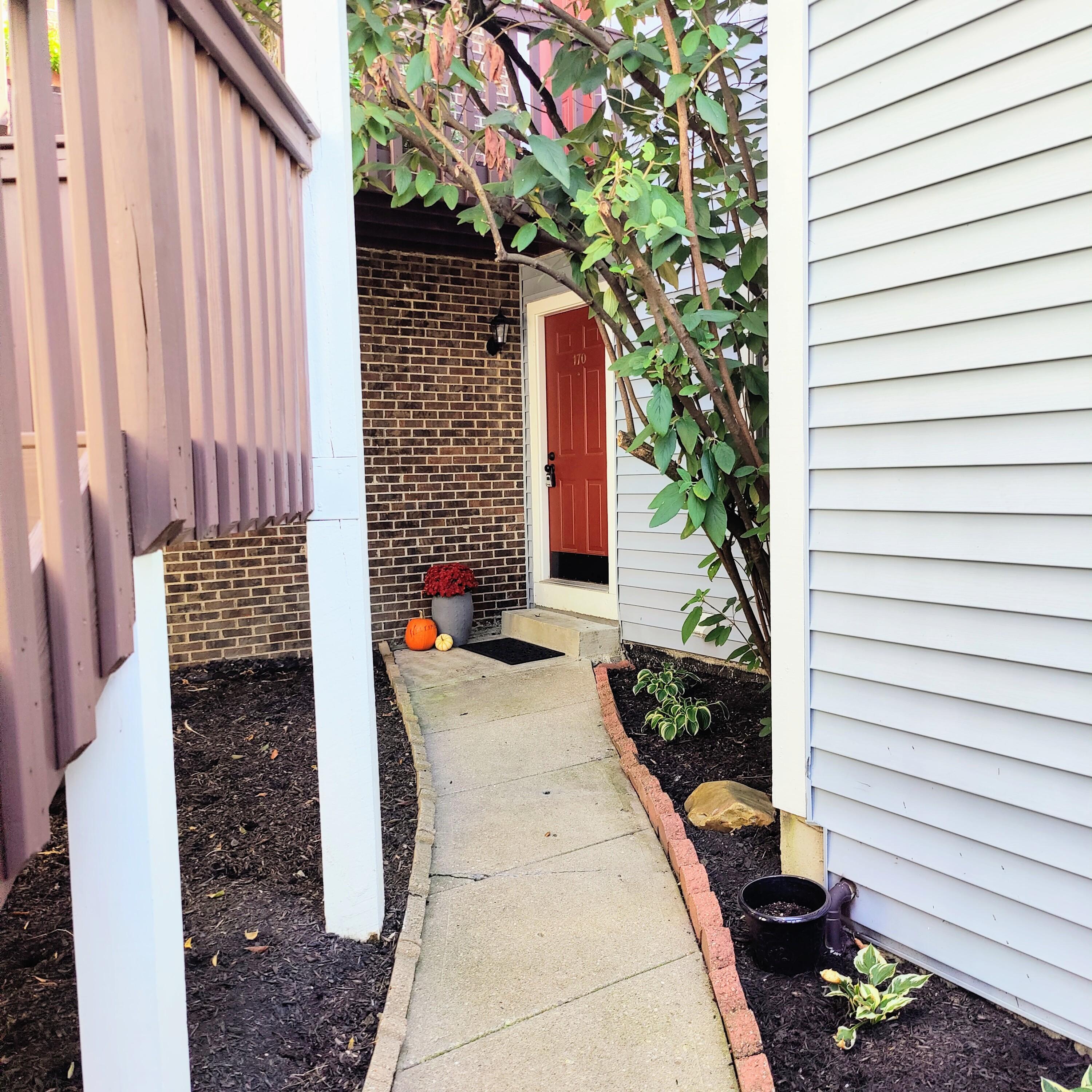 170 Bellepointe Commons