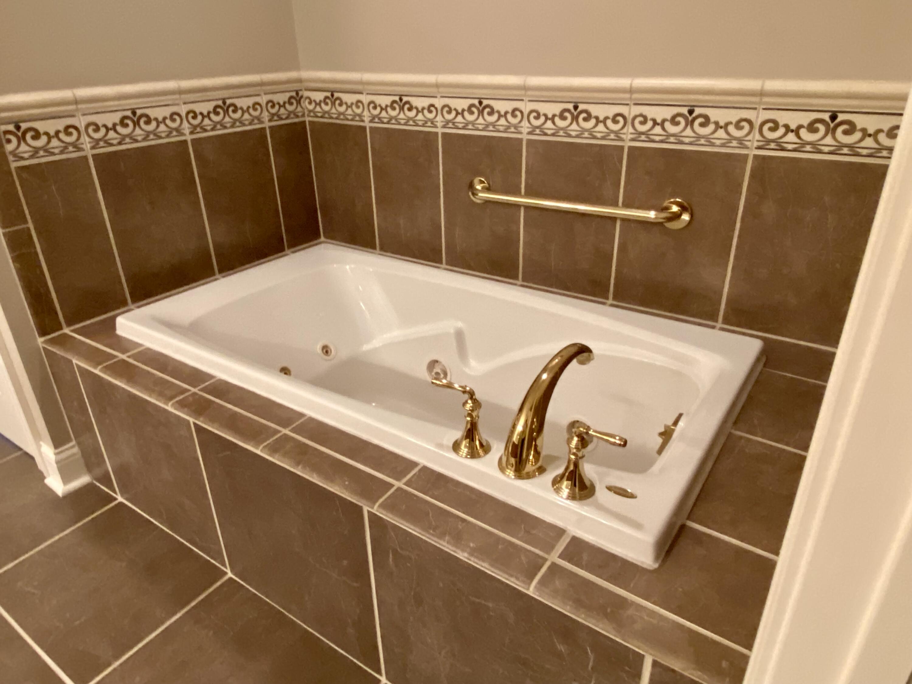 101 Harbor Greene Drive, W505