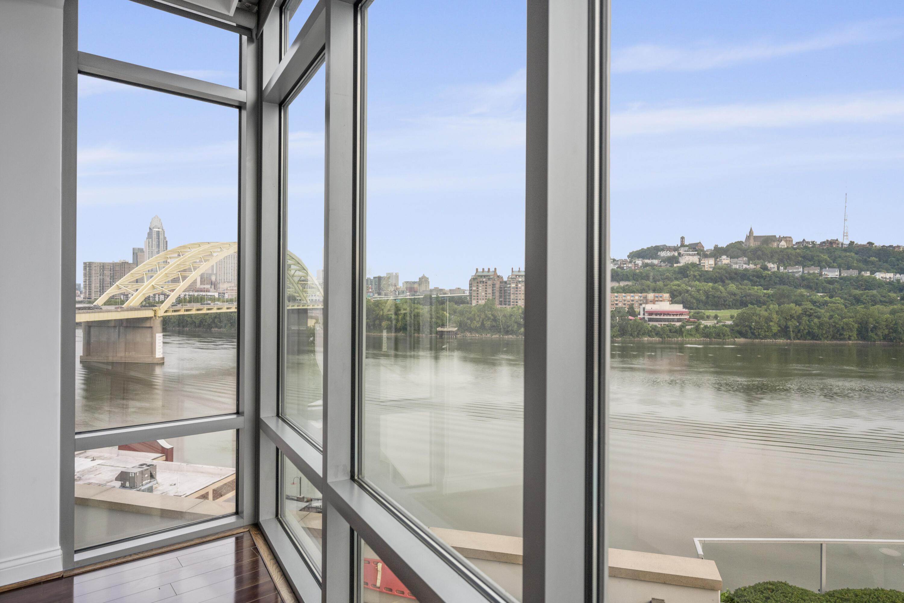 400 Riverboat, 605