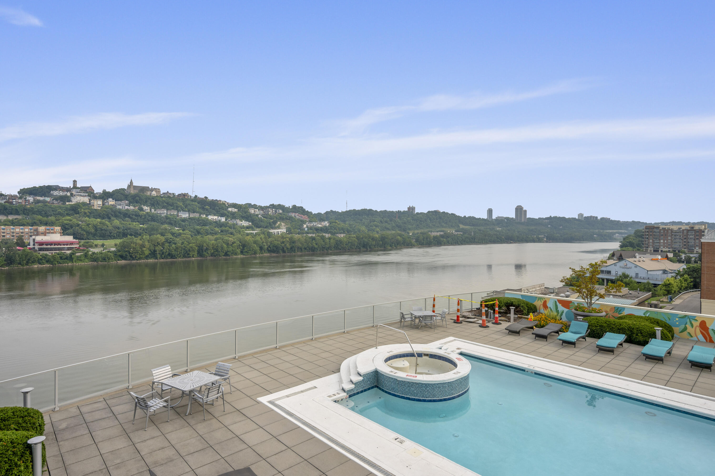 400 Riverboat, 605