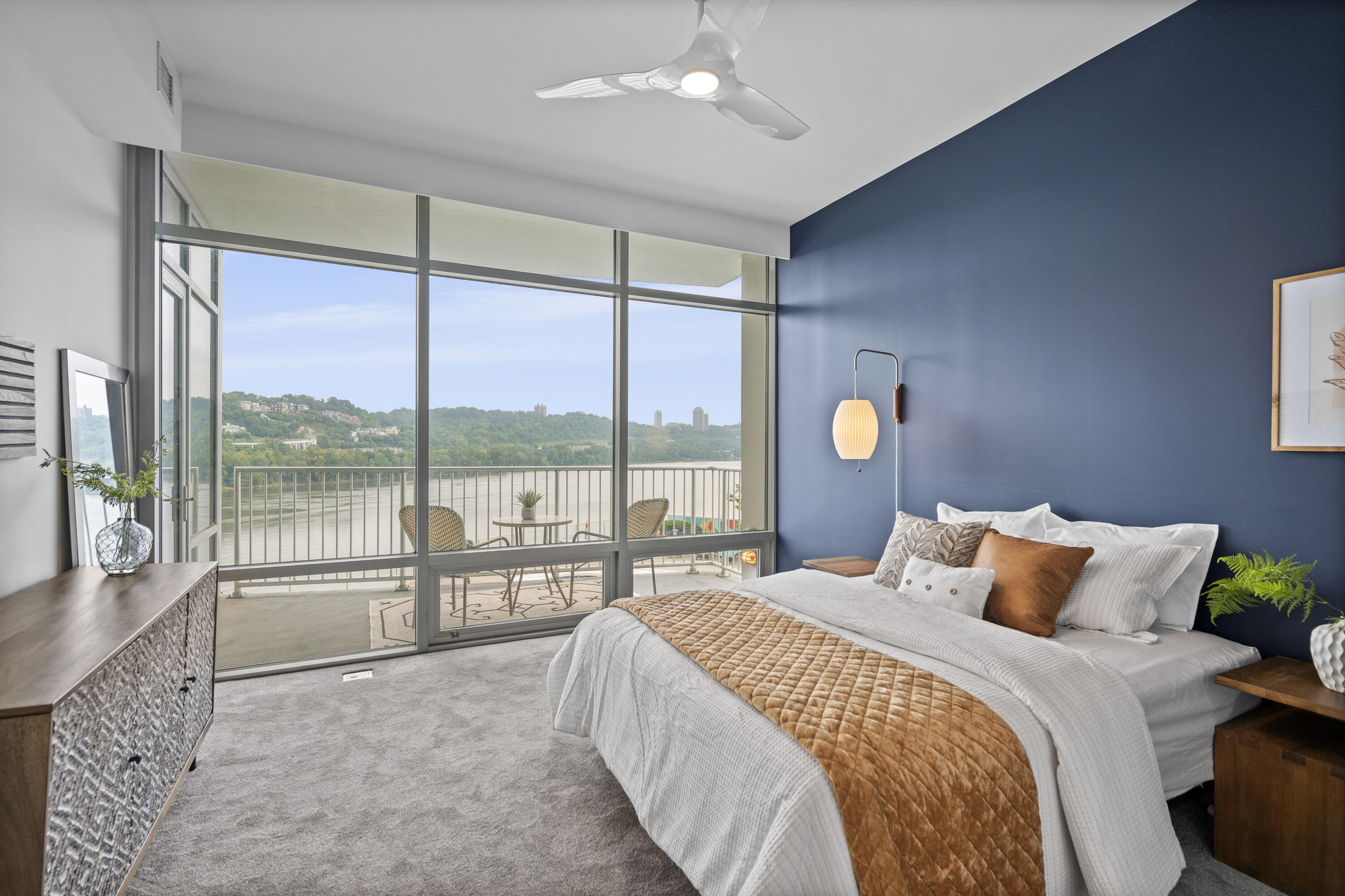 400 Riverboat, 605