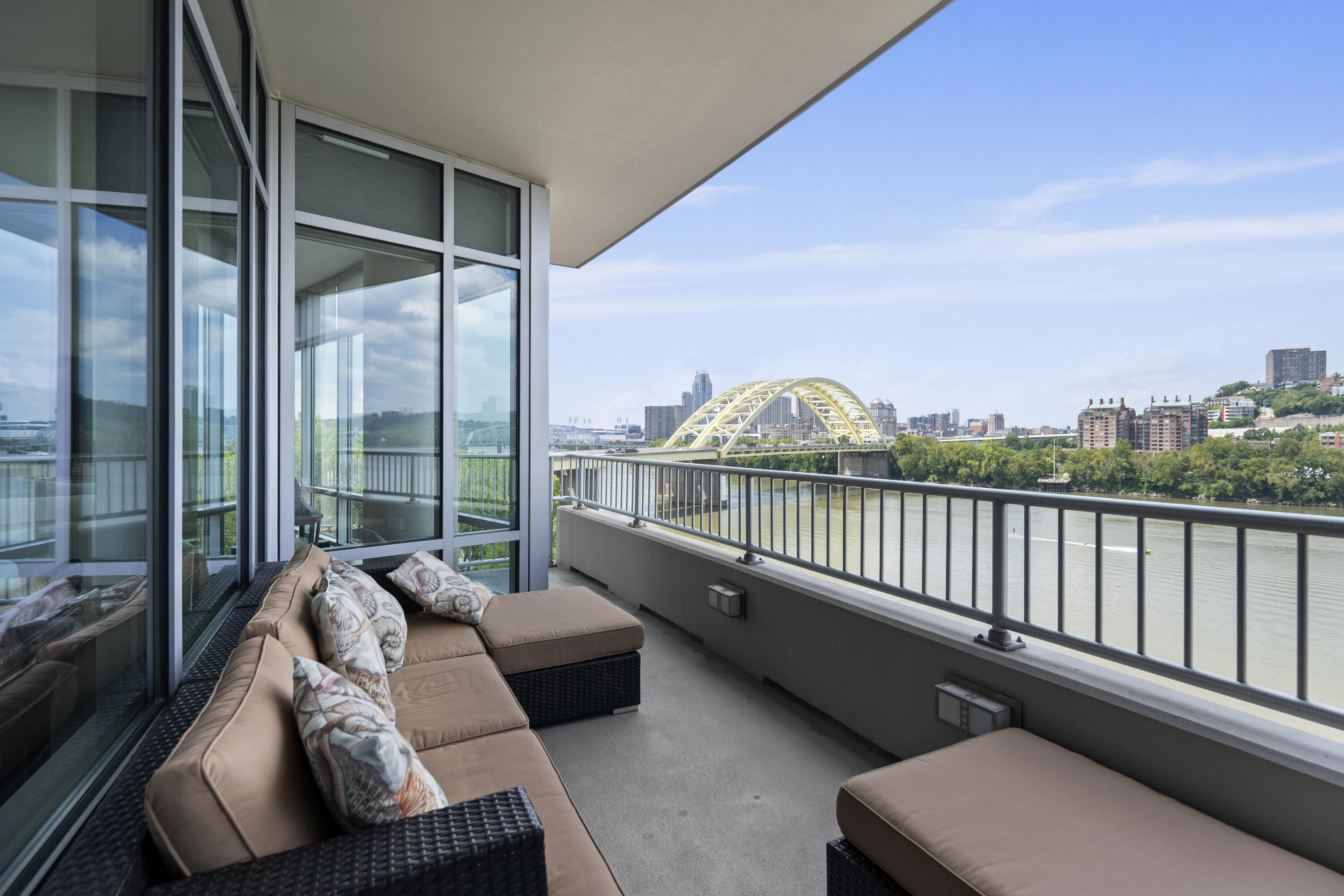400 Riverboat Row, 603