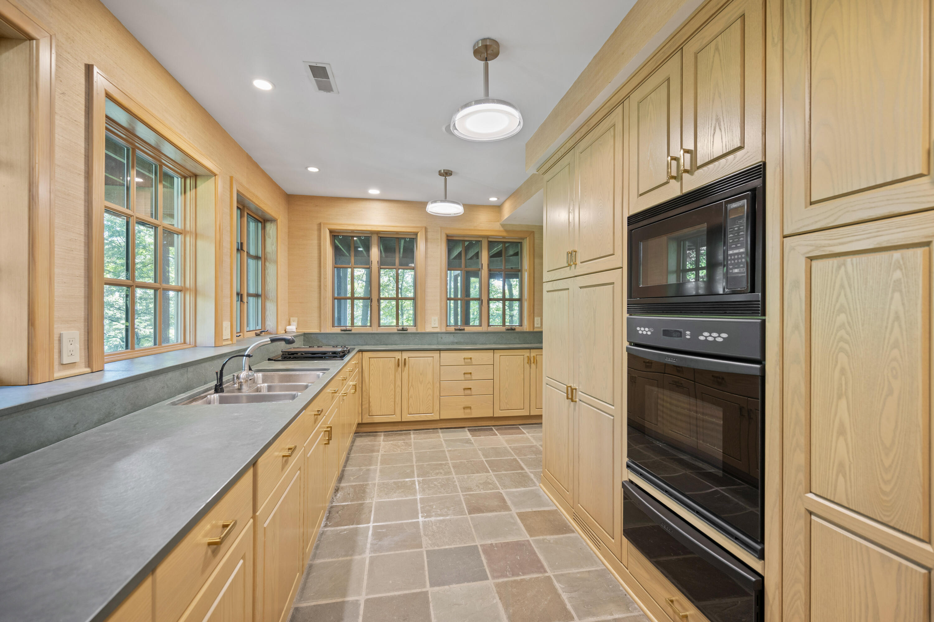 1960 Edenderry Drive