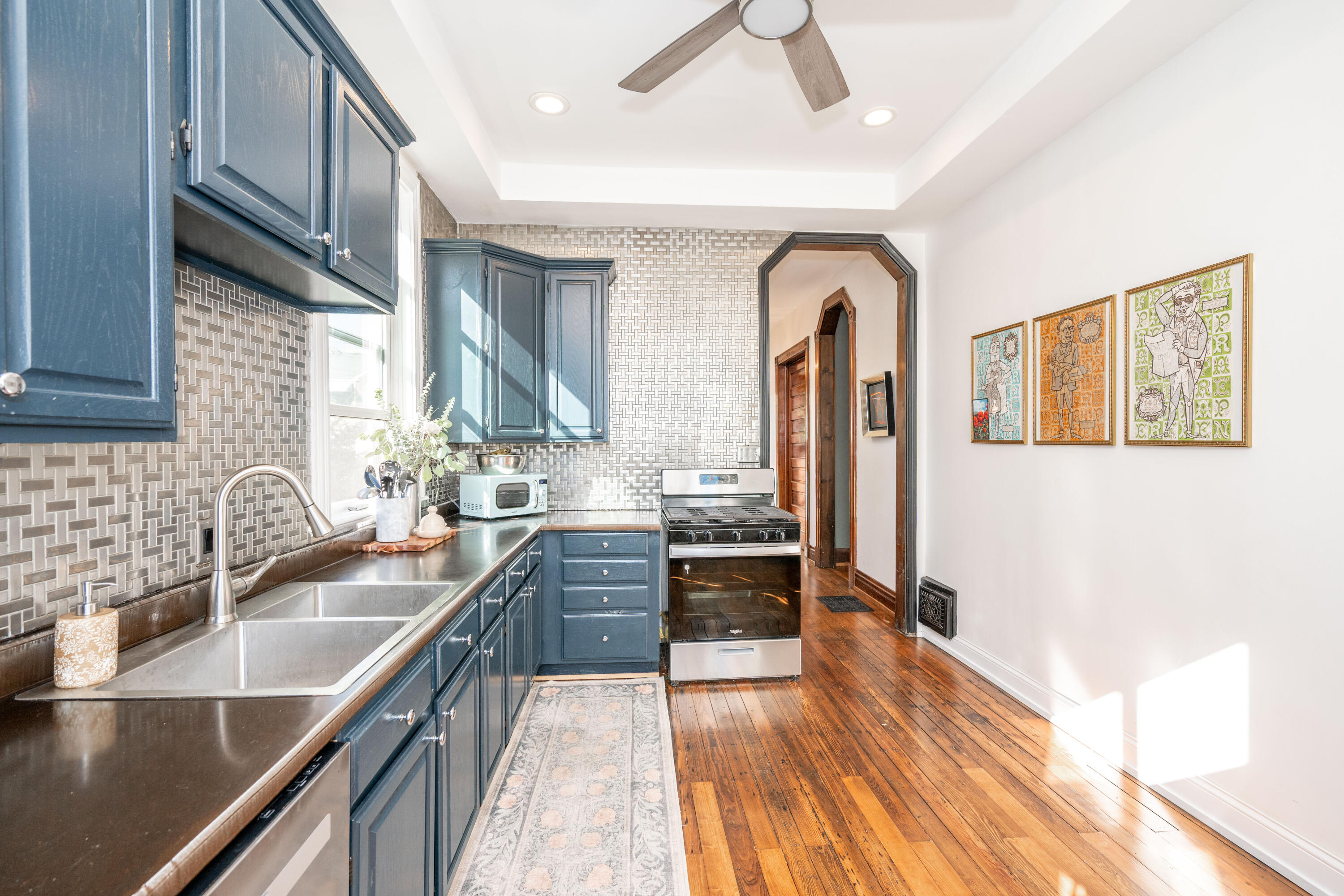 142 Highway Avenue, Ludlow