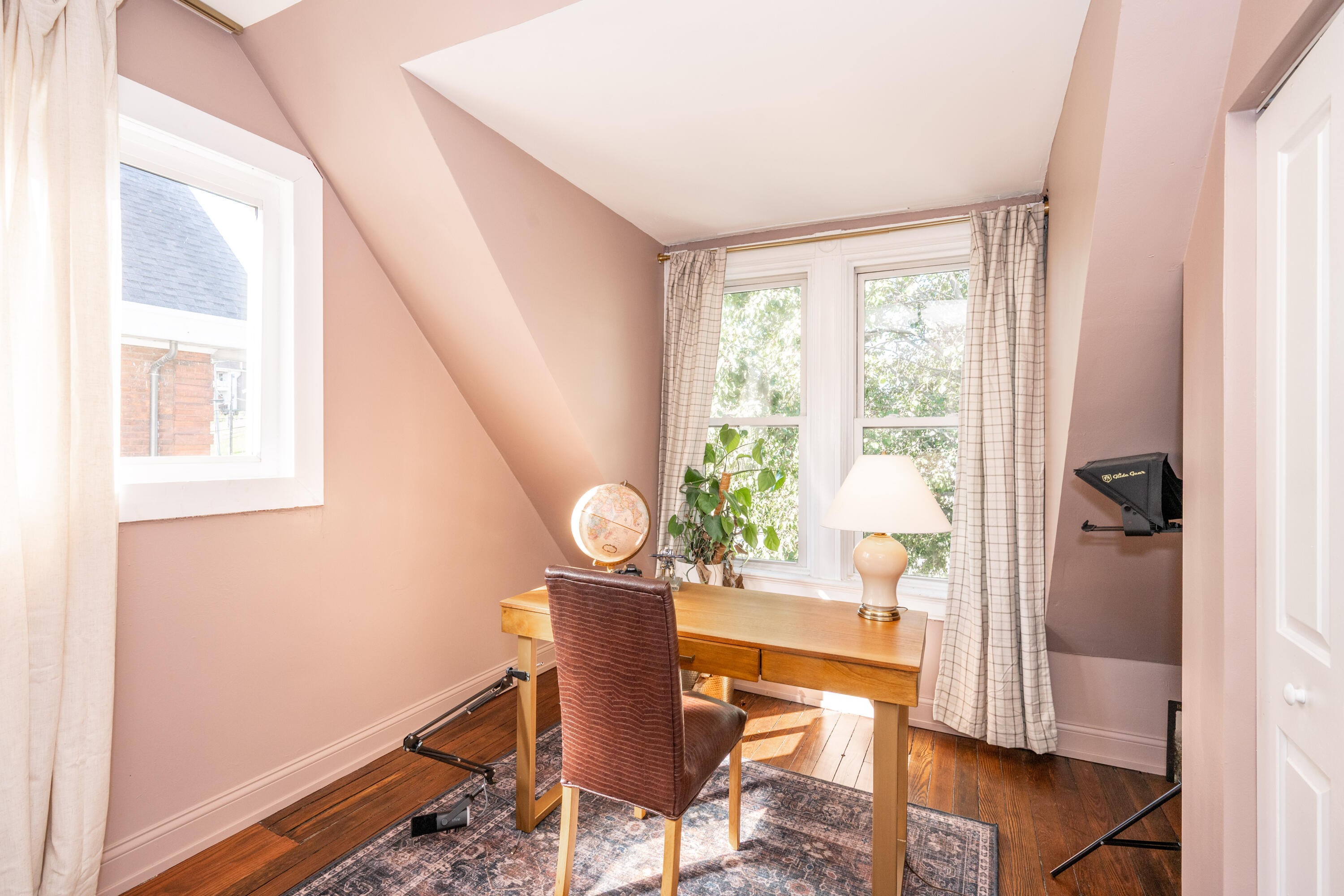 142 Highway Avenue, Ludlow