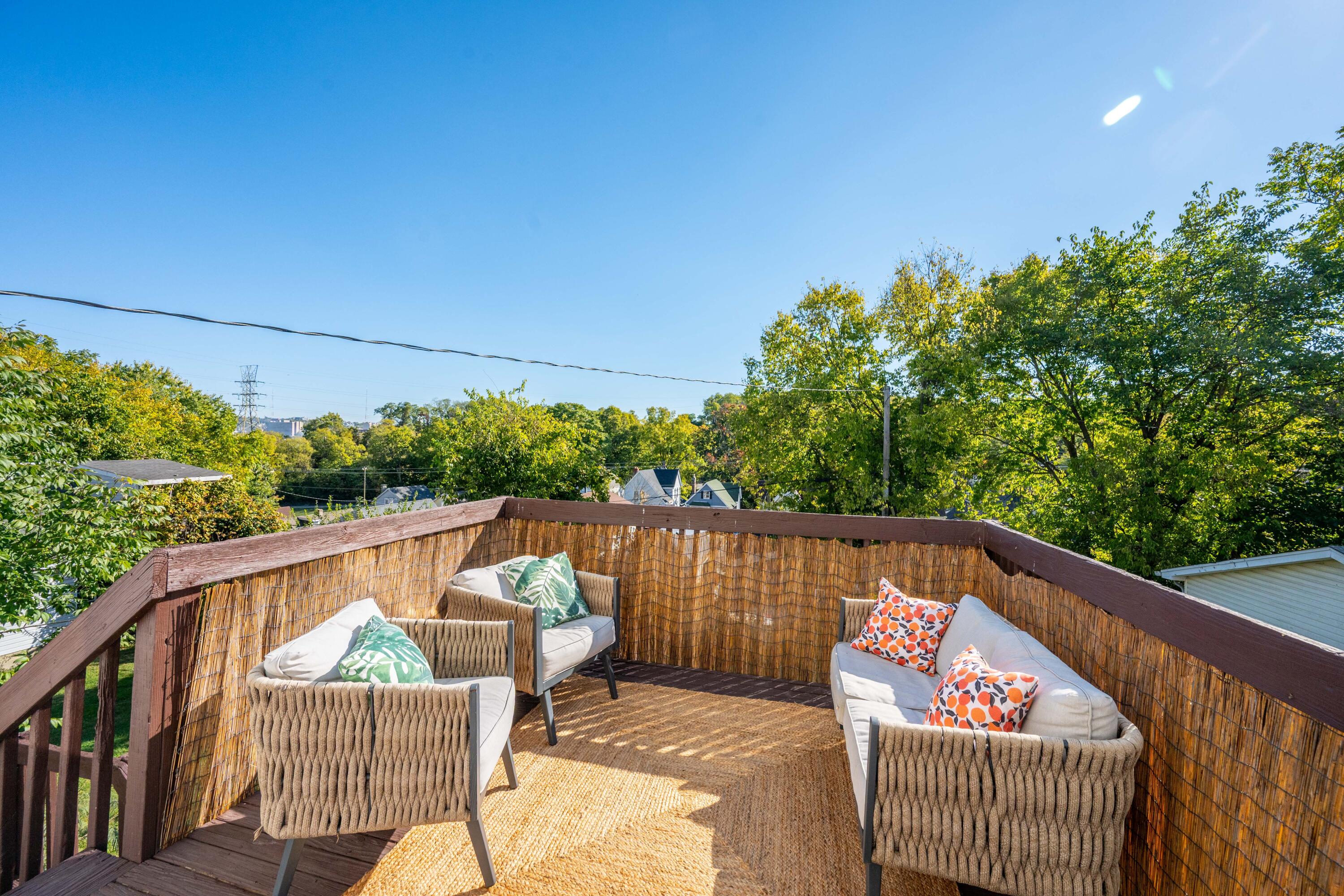 142 Highway Avenue, Ludlow