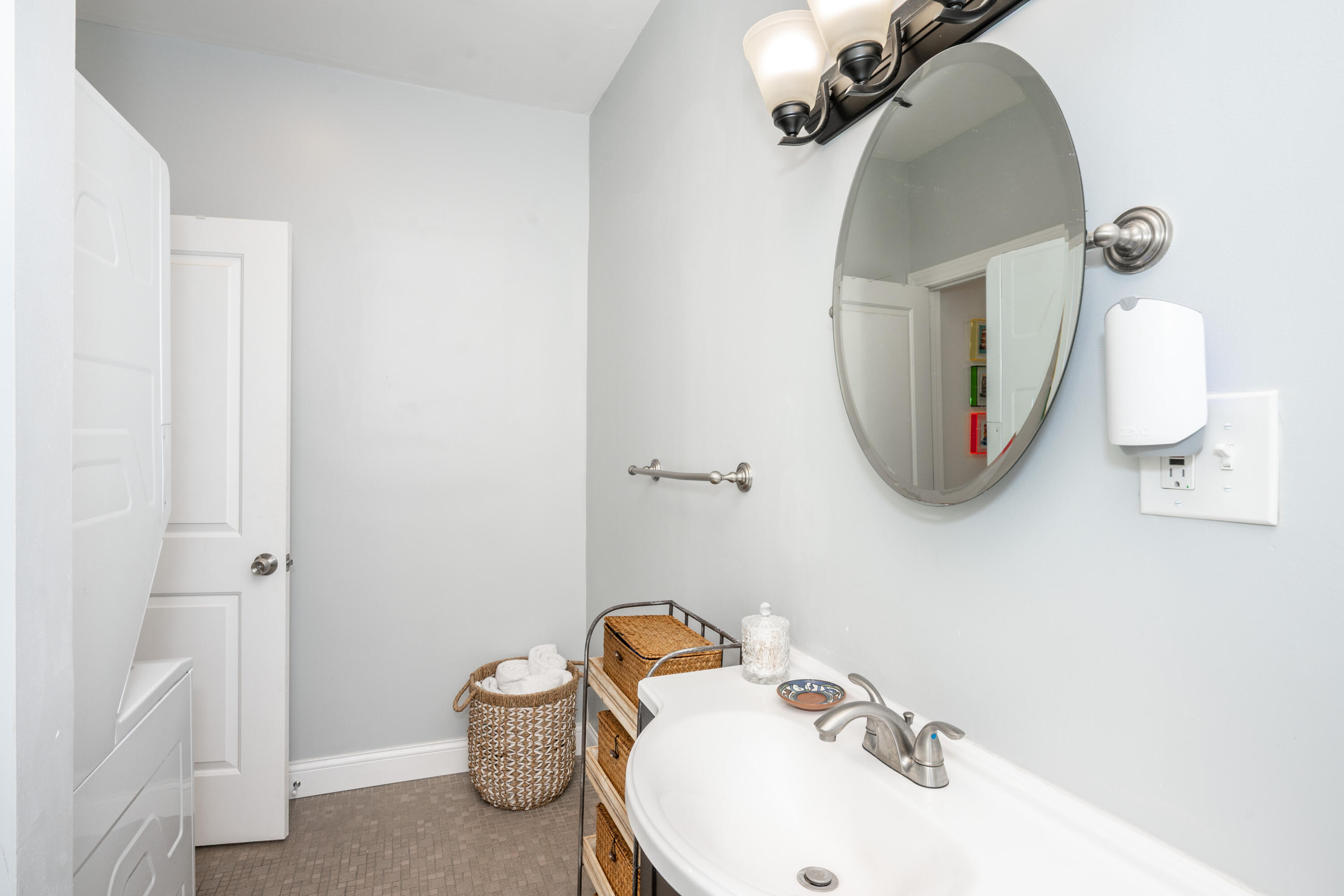 142 Highway Avenue, Ludlow