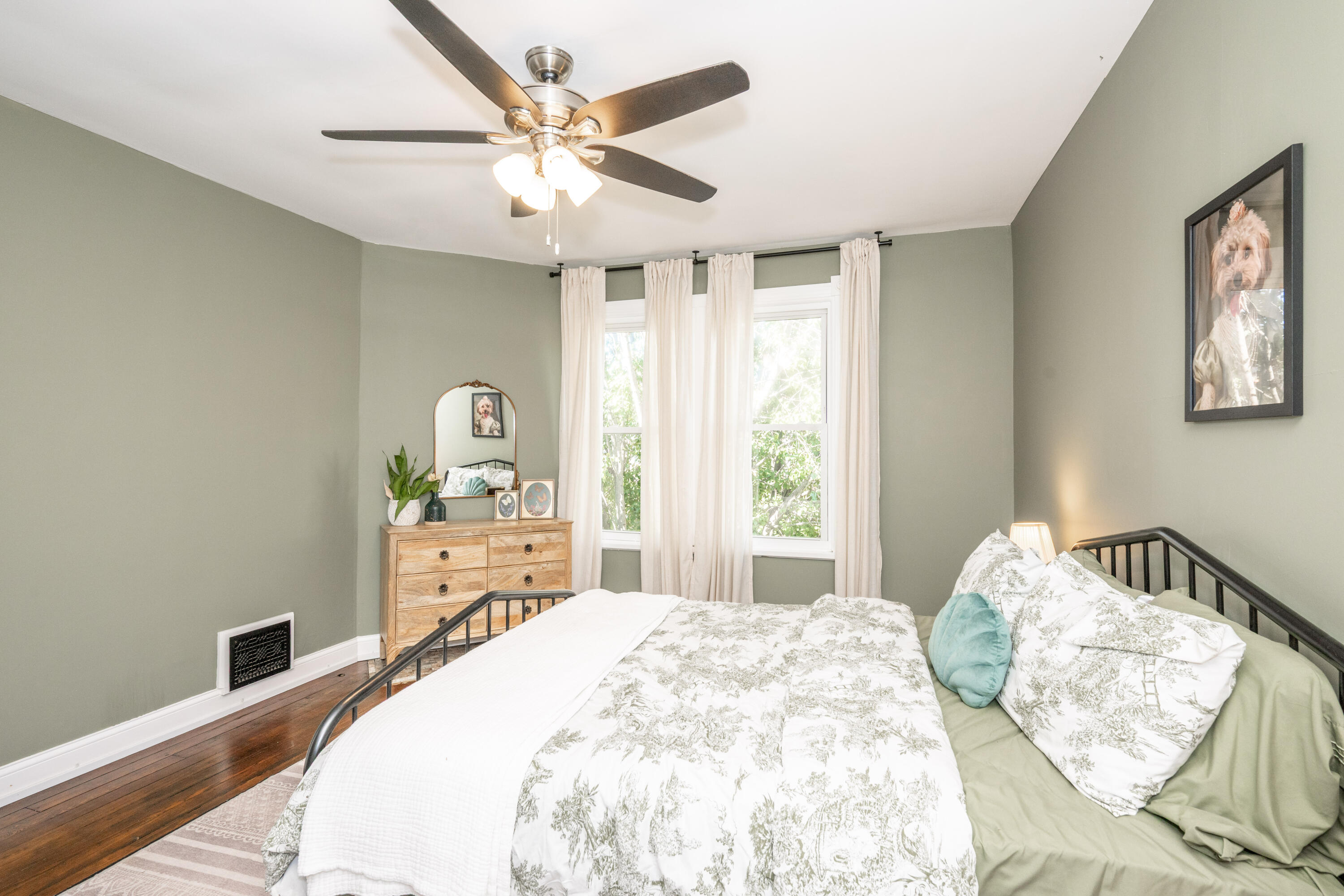 142 Highway Avenue, Ludlow