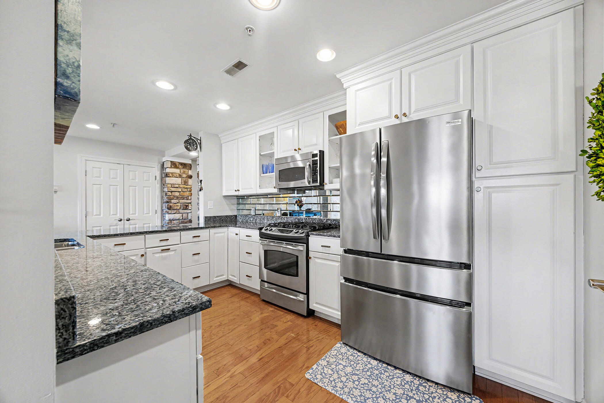 101 Harbor Greene Drive, W405