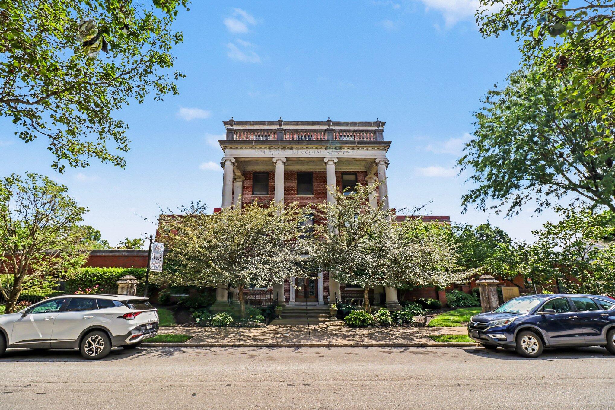 323 E 2nd Street, 105