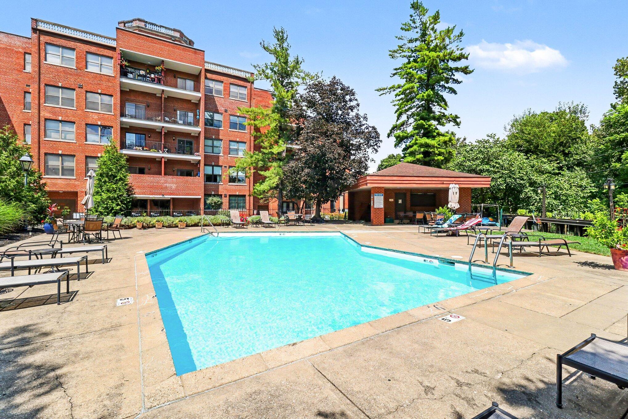 323 E 2nd Street, 105