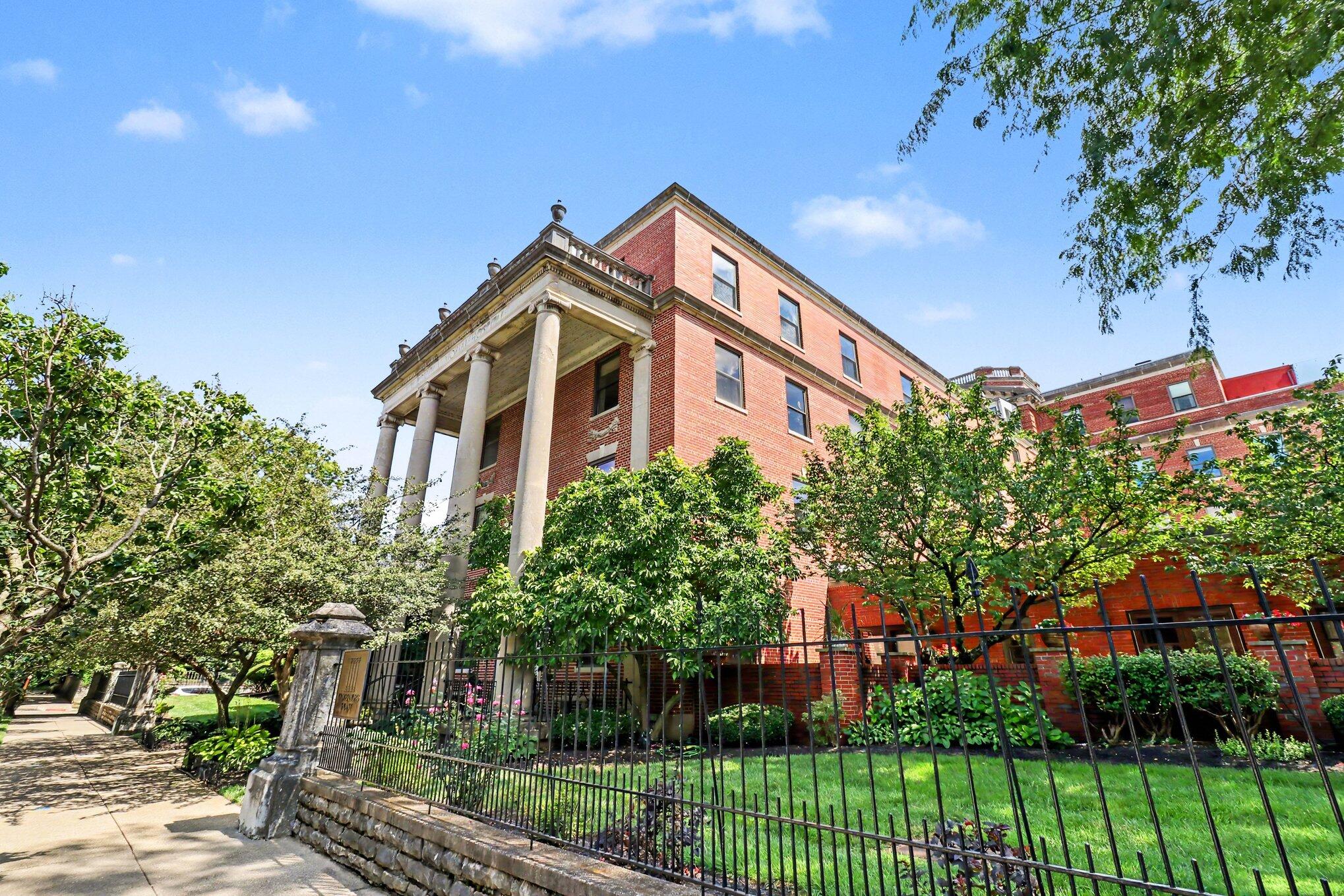 323 E 2nd Street, 105